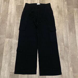 Wide-Leg Cargo Pants in Black
